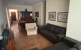 Apartamento na rua principal